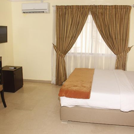 Crown Cottage Hotel איקג'ה מראה חיצוני תמונה