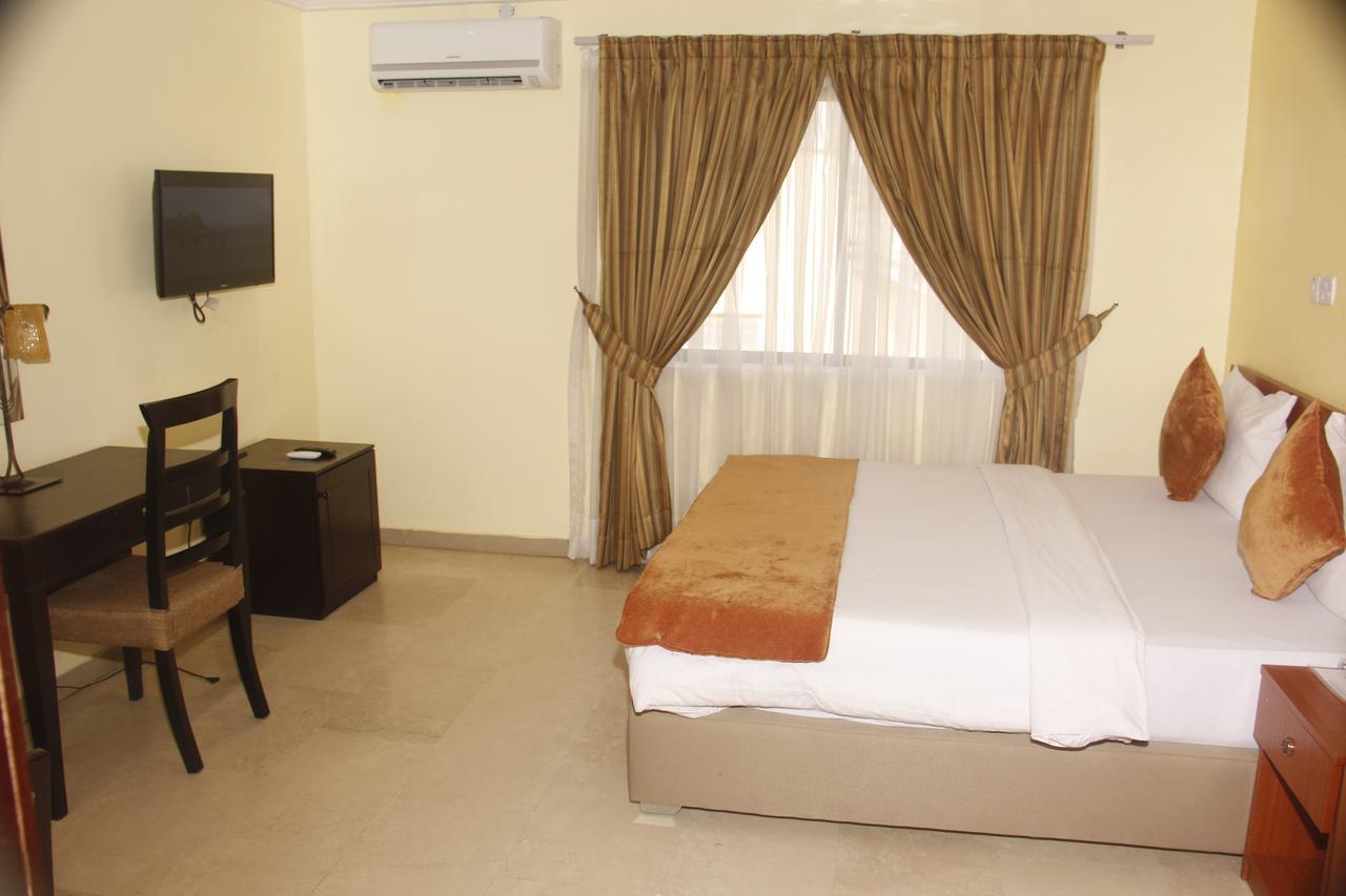 Crown Cottage Hotel איקג'ה מראה חיצוני תמונה