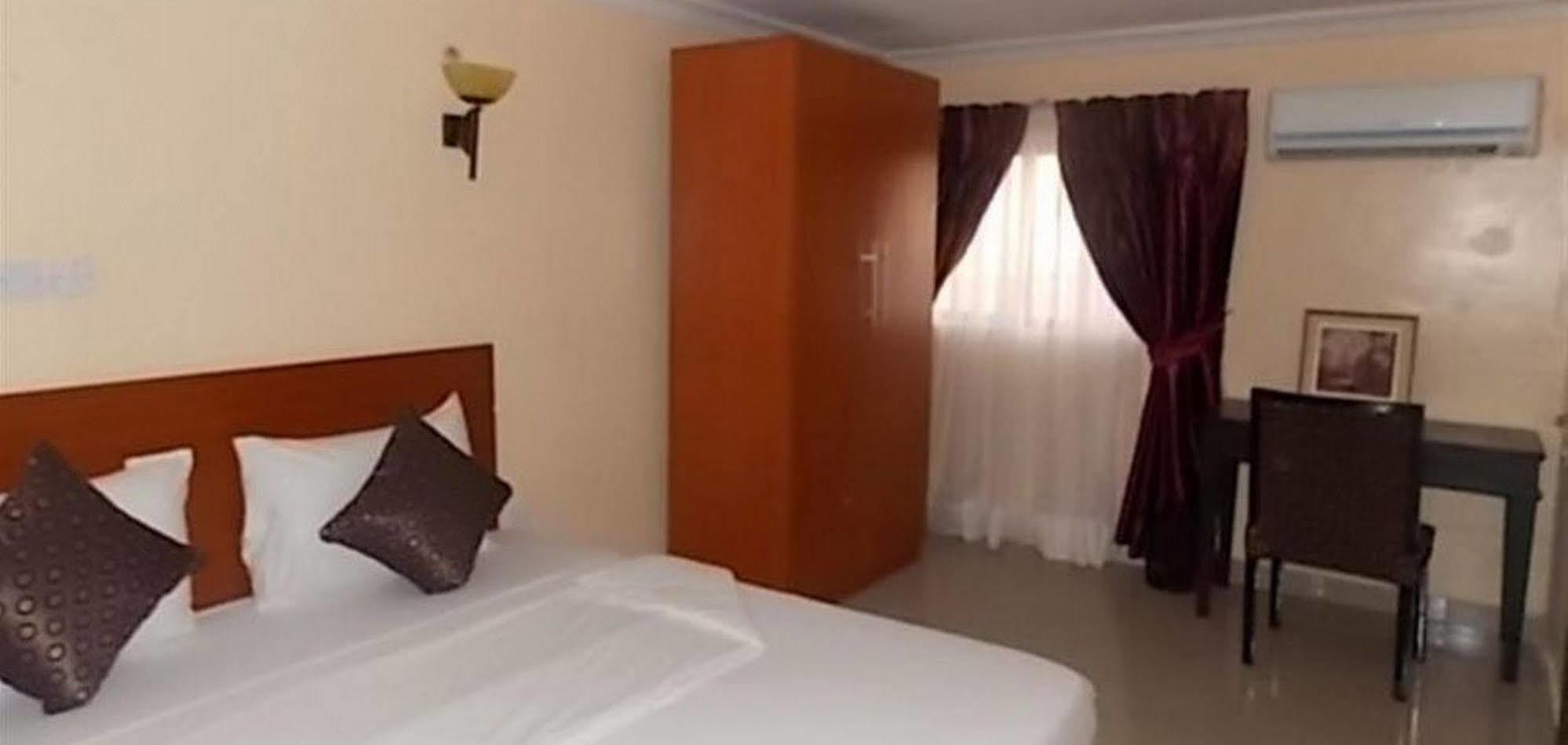 Crown Cottage Hotel איקג'ה מראה חיצוני תמונה